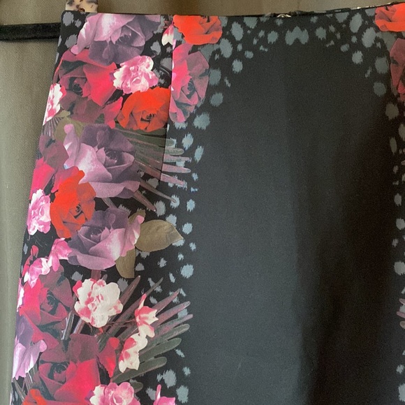 Guess Printed Pencil Skirt - Picture 2 of 4